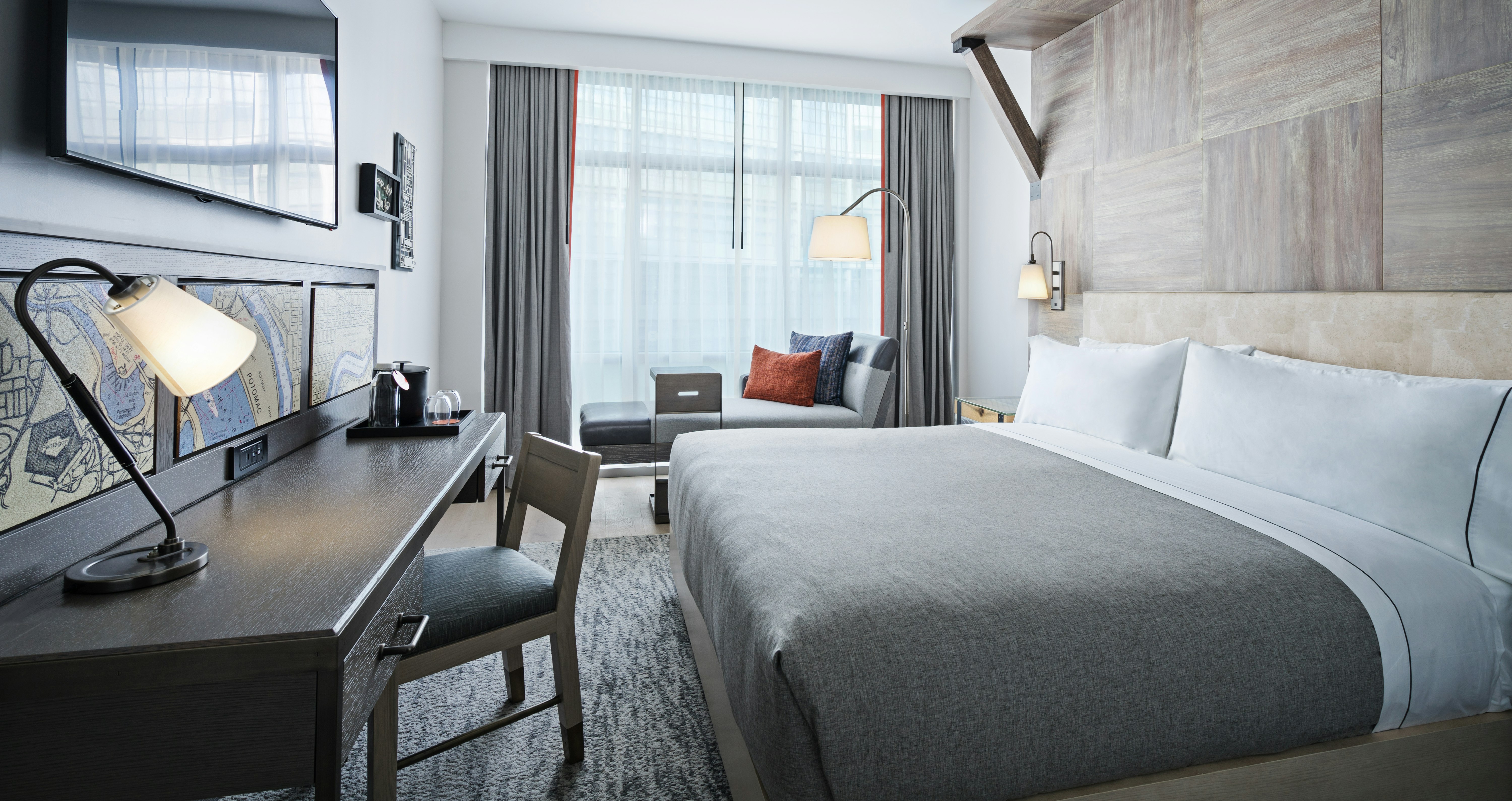 ROOM, KING BED, CITY VIEW