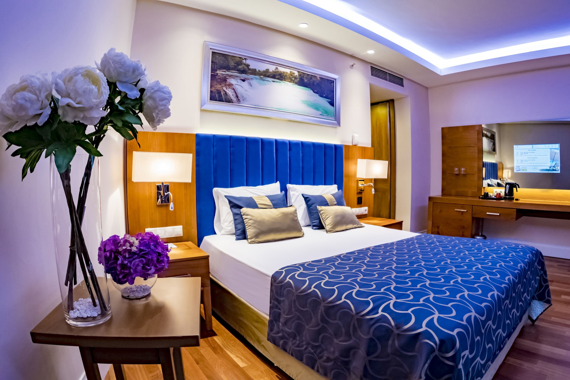 ROOM, DOUBLE BED, SIDE SEA VIEW