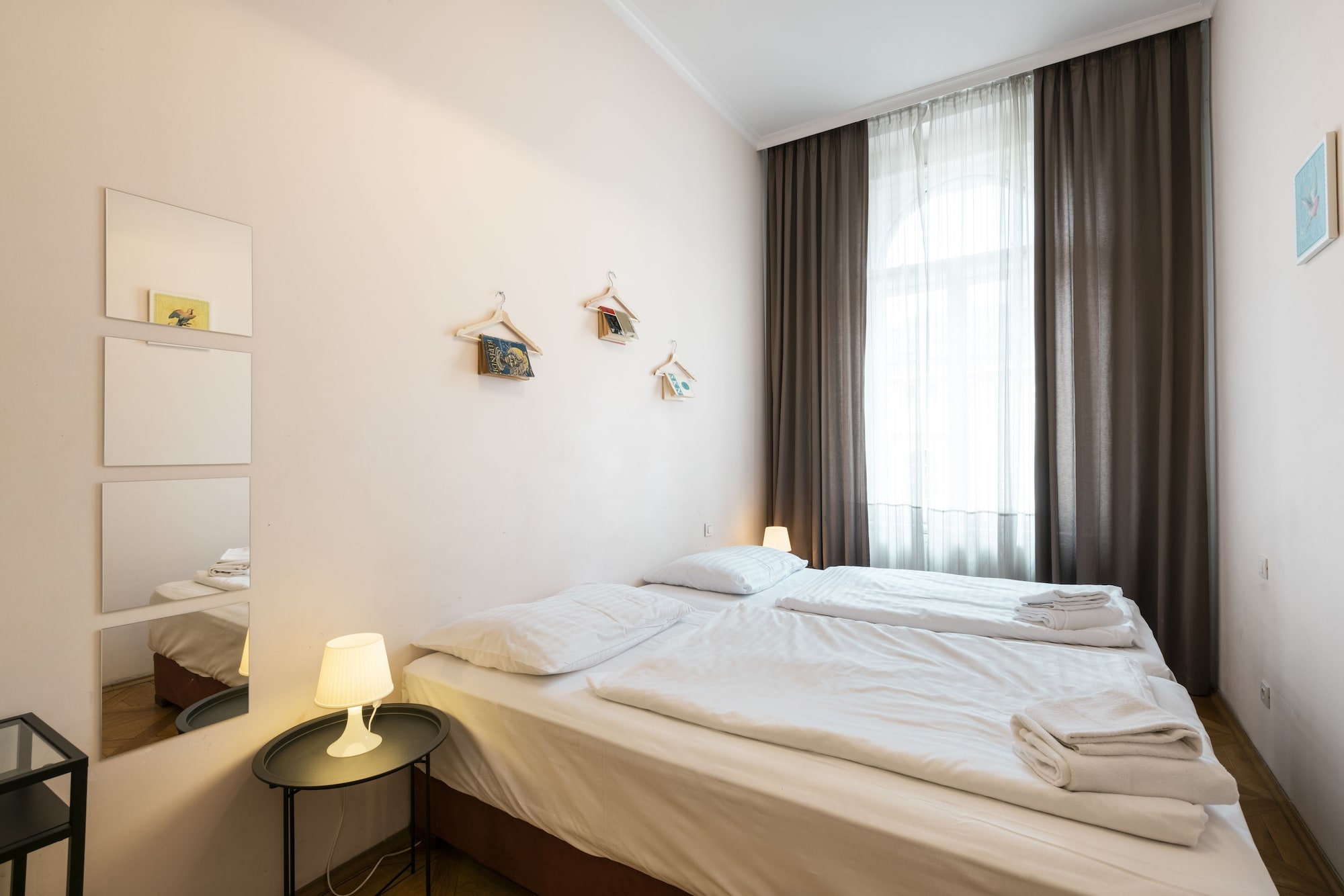 2 Bedrooms, Design, Apartment, 5 Beds, Bunk Bed, Sofa، Hybernska Apartments 6/10