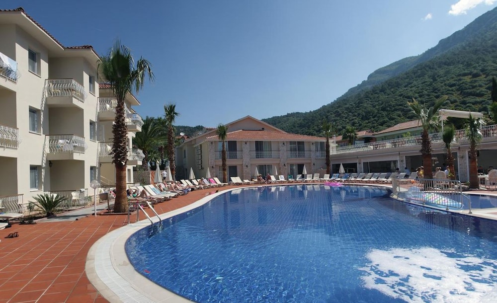 The Blue Lagoon Deluxe Hotel 22/28