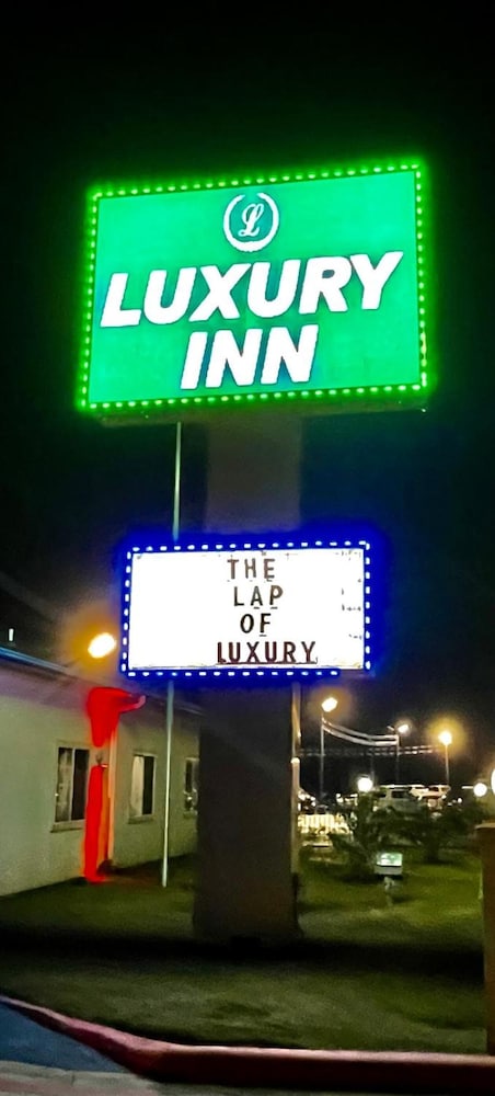 Luxury Inn & Suites Liberty 33/65