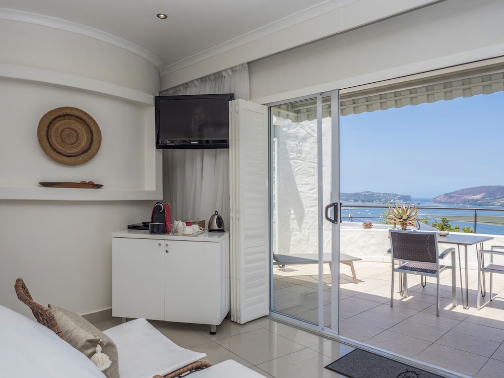 Villa Afrikana Guest Suites 49/88