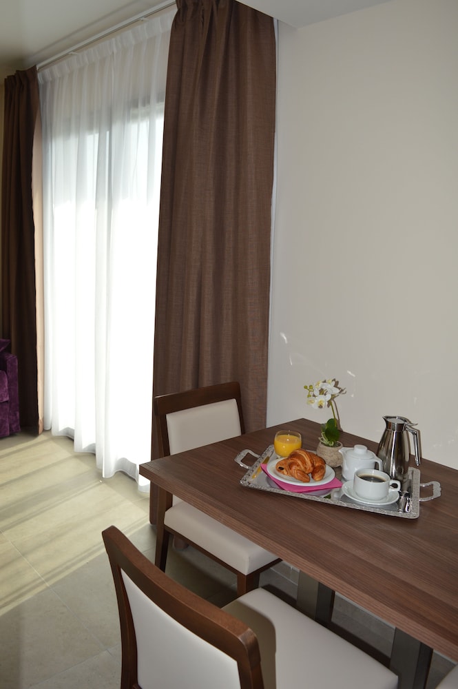 Hotel Port Toga 34/62