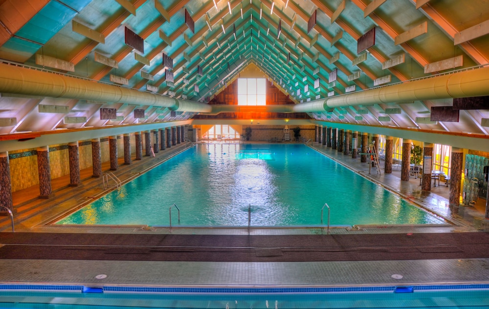 Fairmont Hot Springs Resort 22/54