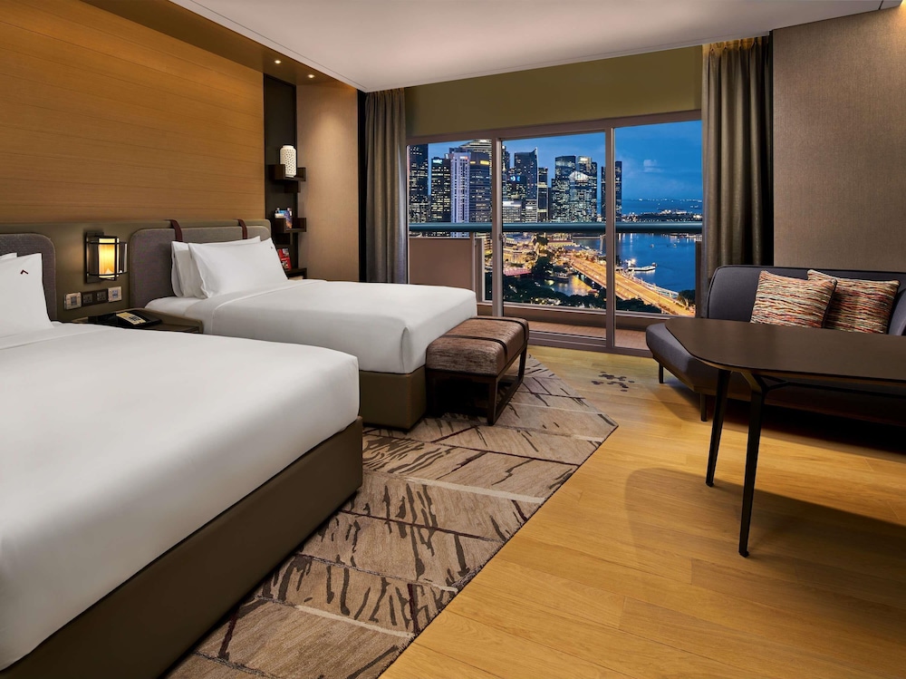 MARINA BAY, PREMIER, 2 DOUBLE BEDS, BAY VIEW, BALCONY