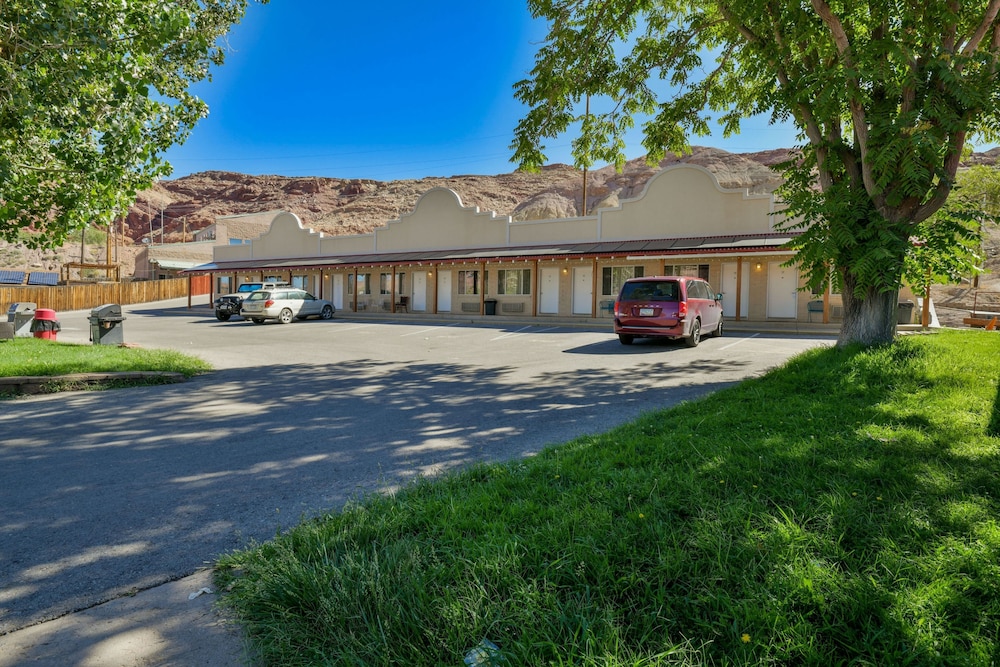 Adventure Inn & Motel 28/43