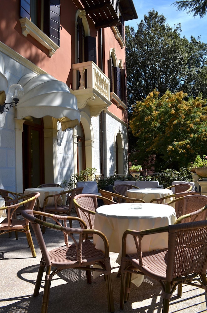 Hotel Villa Cipro 45/62