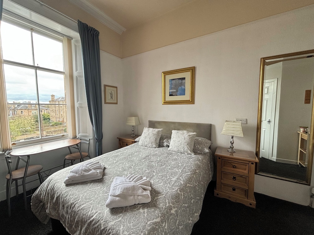 Clarin Guest House 13/28