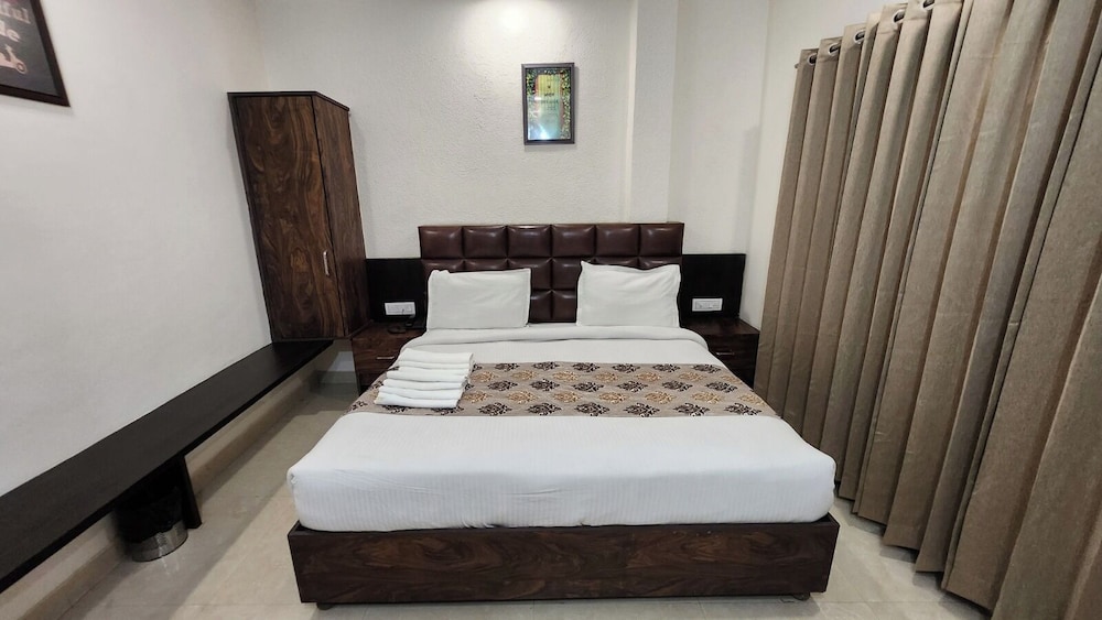 HOTEL KRISHNAS 41/59