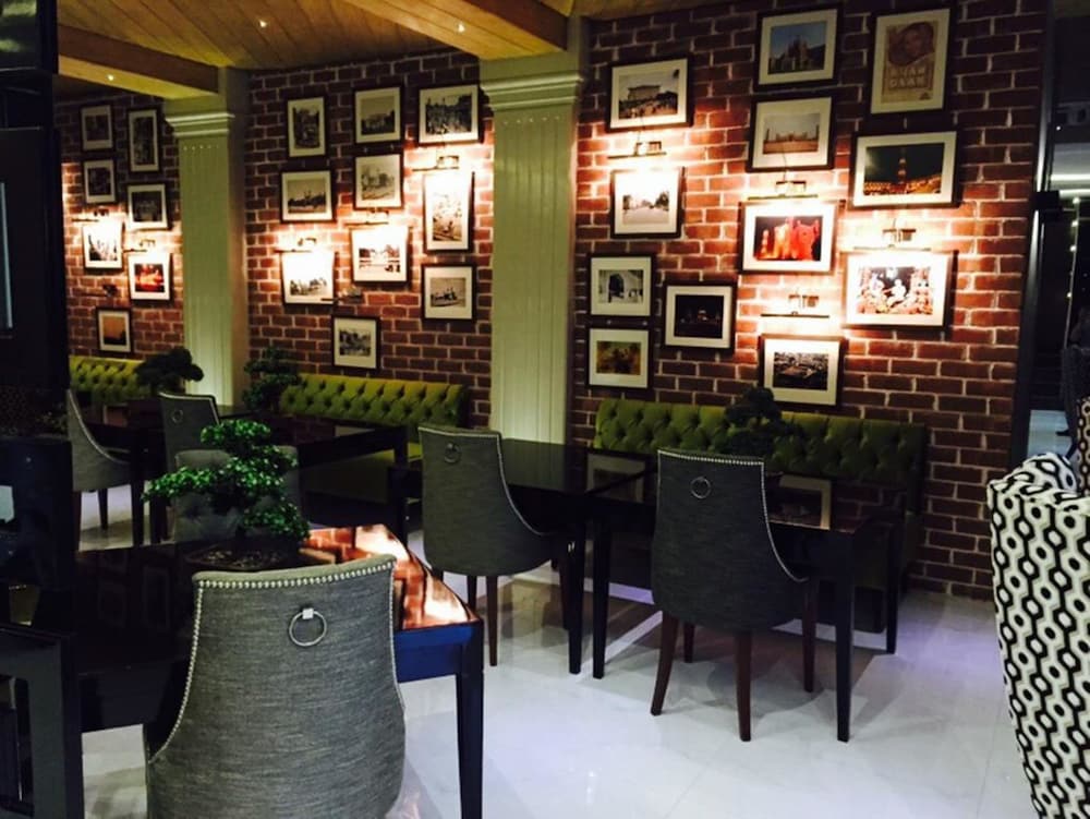 Lahore Continental Hotel 56/71