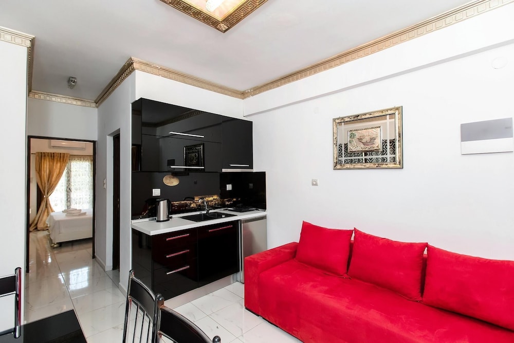 Greek Pride Hotel 25/50