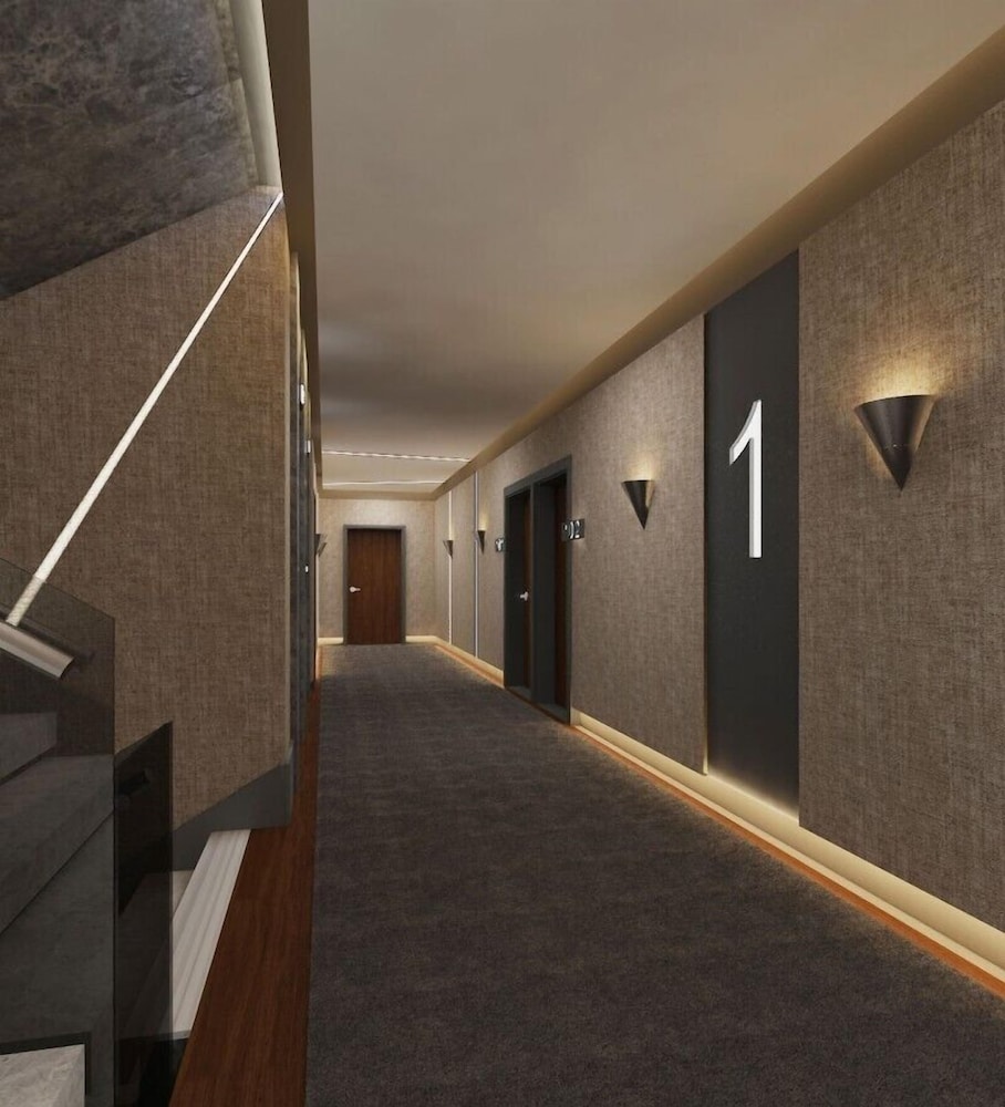 Majura Hotel 30/50
