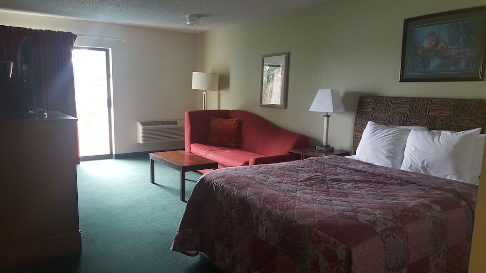 Oyster Bay Inn & Suites 18/70