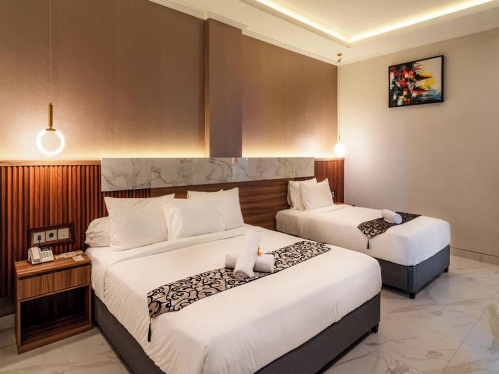 Ayers Hotel and Resto 4/18