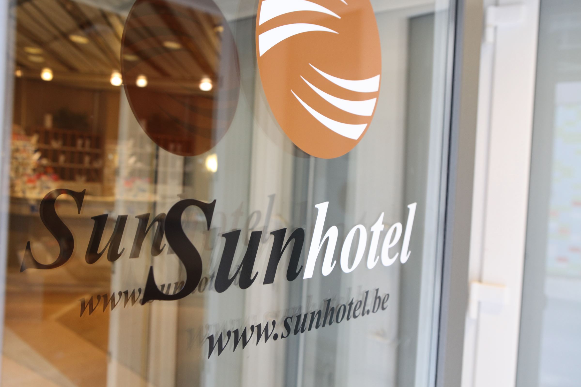 Sun Hotel 40/54