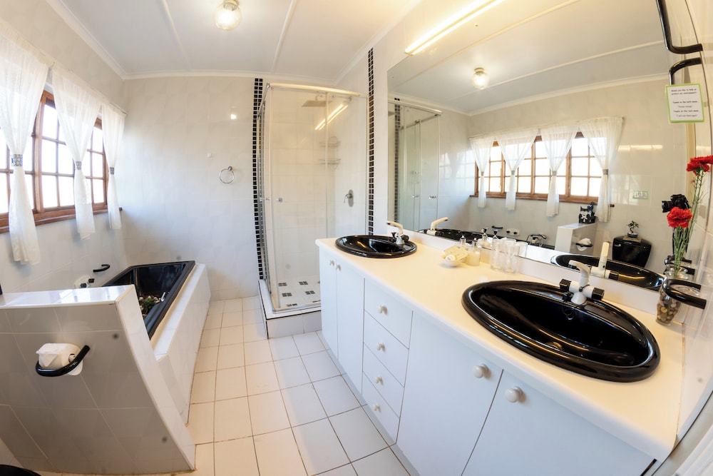 Maclear Manor 29/31