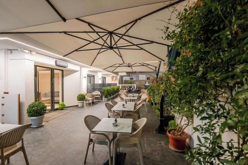 Portanova Hotel Sarande 39/55
