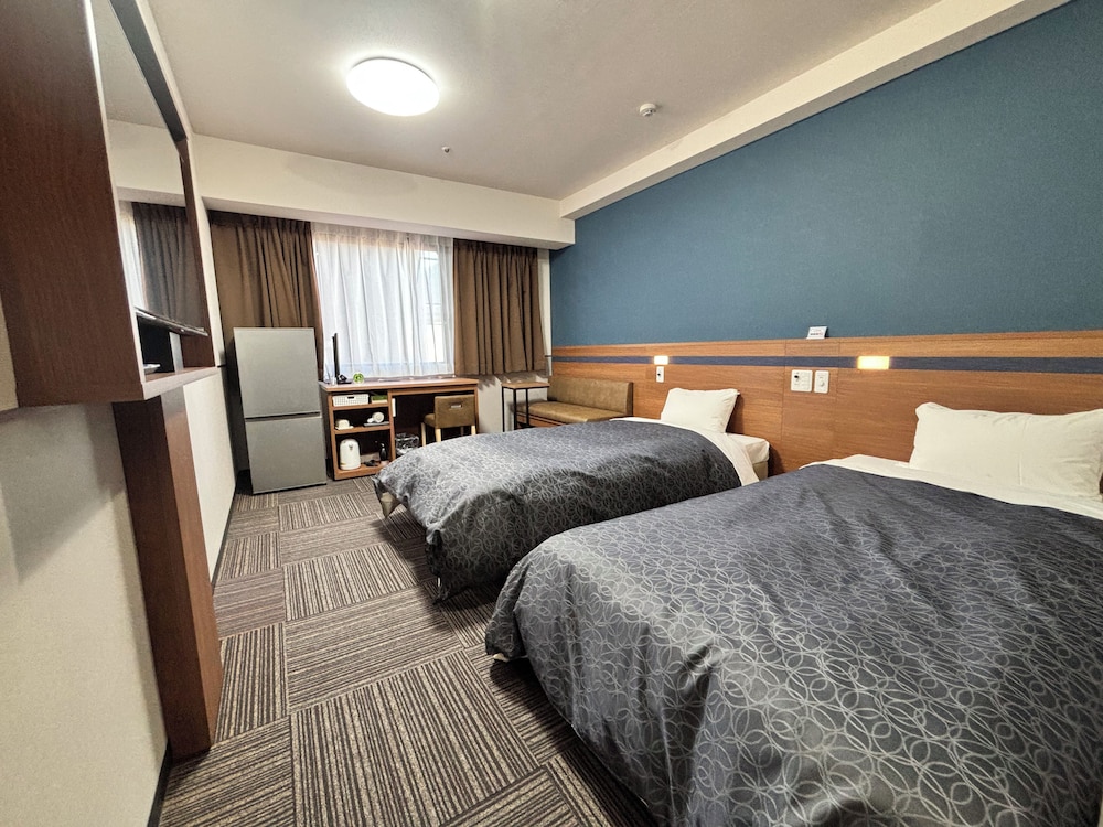 ROOM, TWIN BEDS