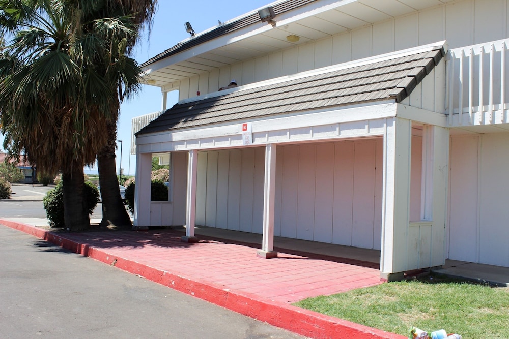 Motel6 Coalinga, CA - East 40/45