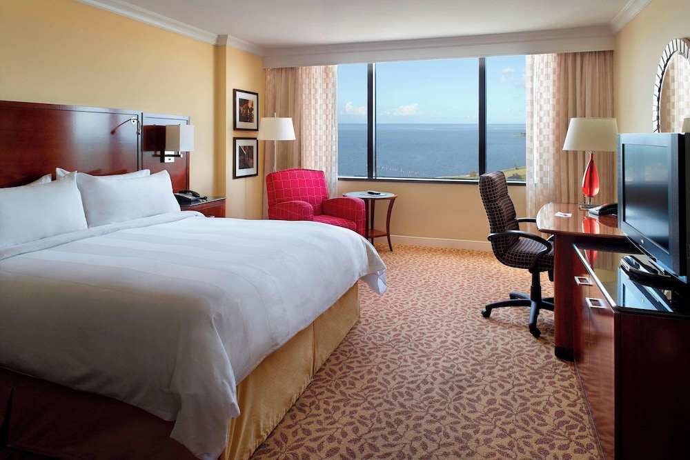 ROOM, KING BED