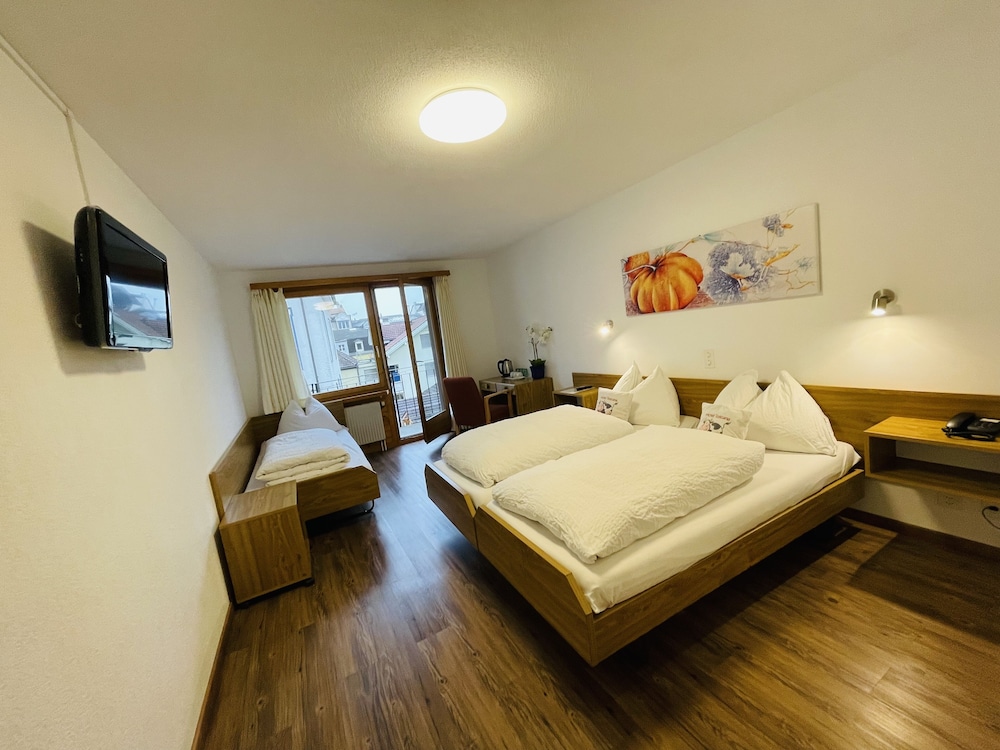1 BEDROOM, CLASSIC, TRIPLE
