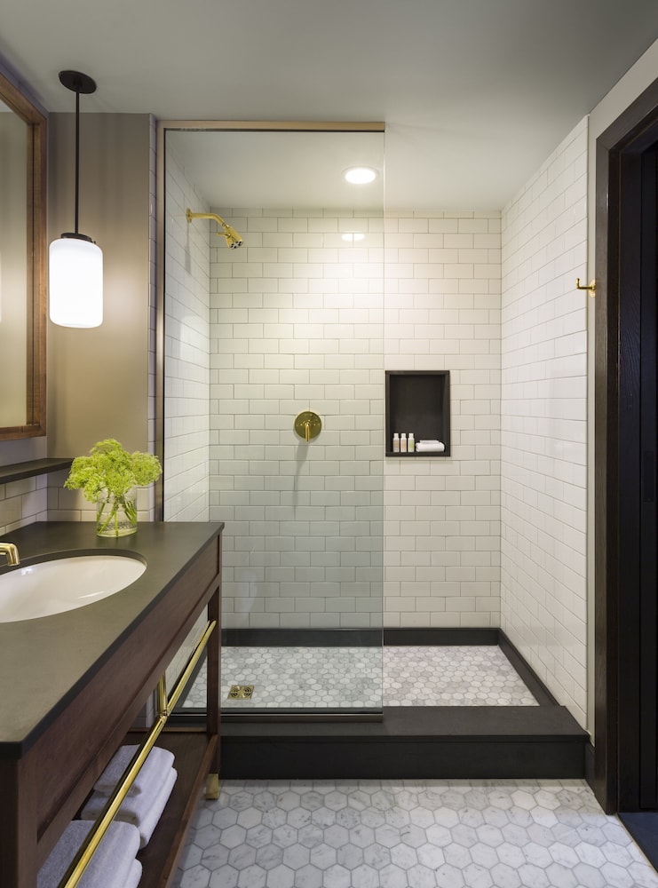 Kimpton Journeyman Hotel 17/80