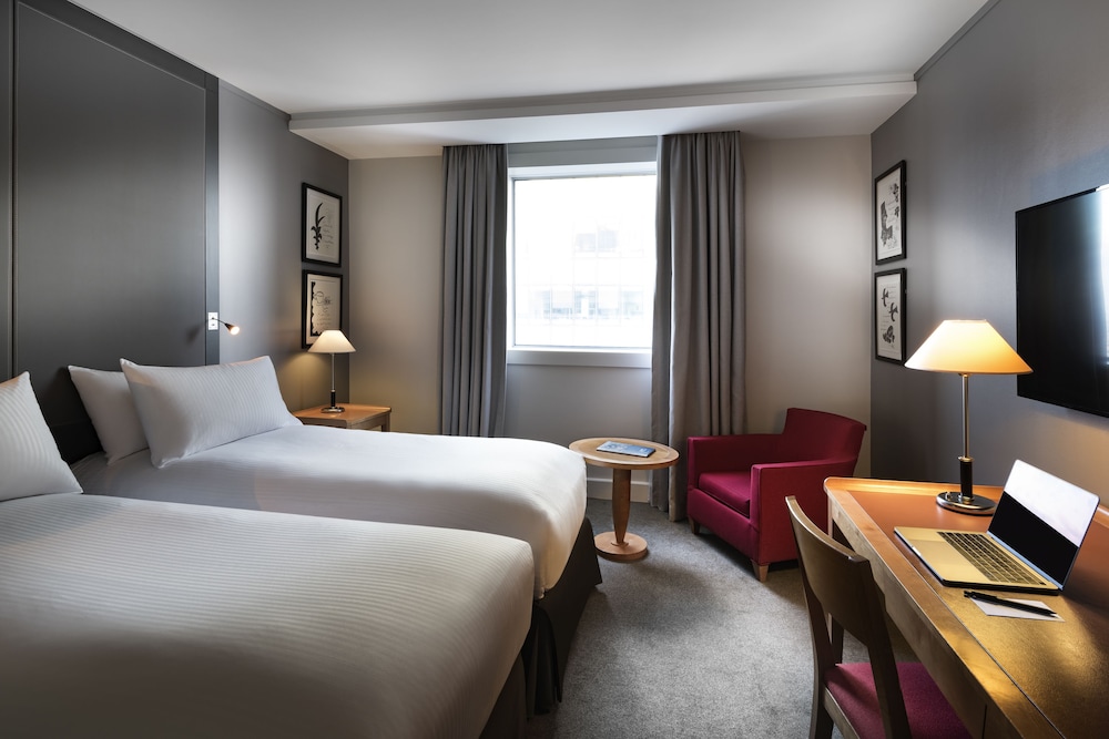 Pullman Paris La Defense Hotel 24/69