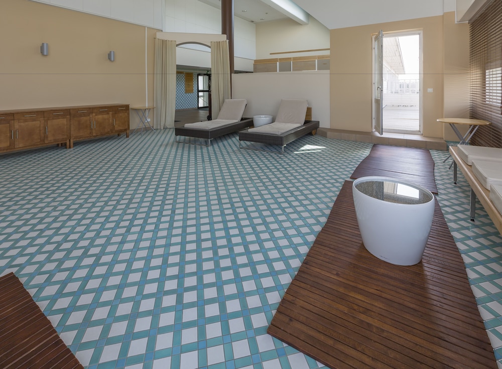 swimming pool spa