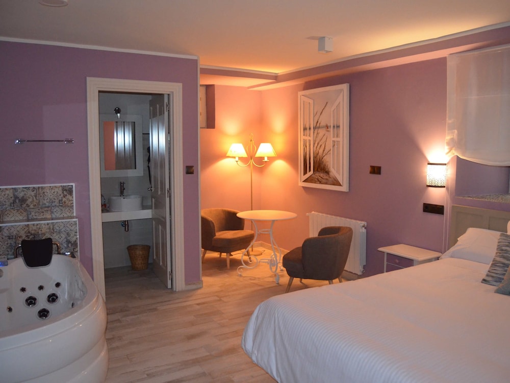 Suites con Jacuzzi Santillana 13/45