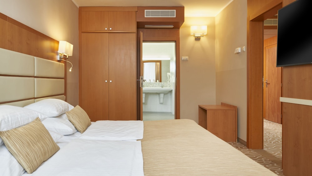 OREA HOTEL PYRAMIDA 35/73