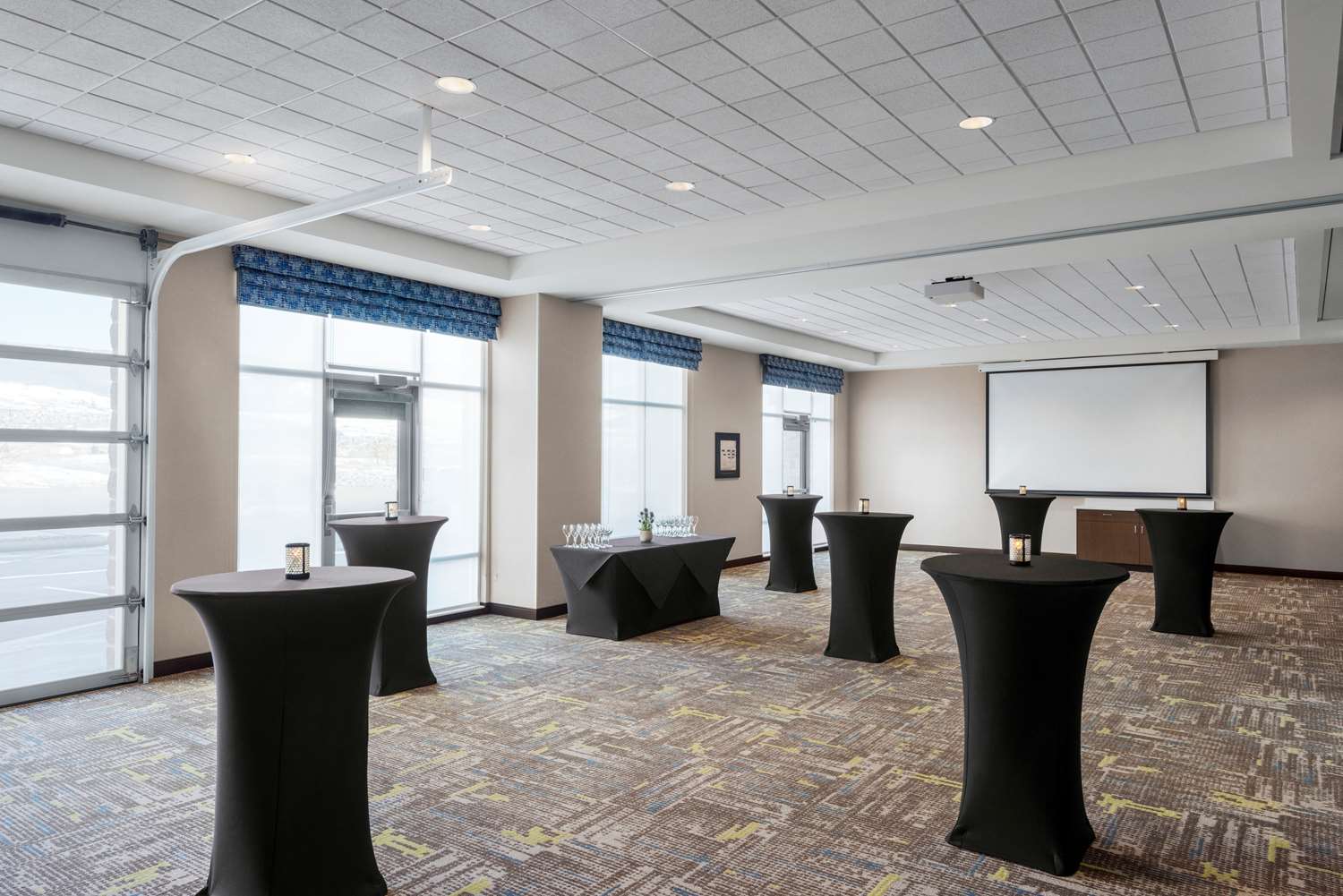 Hampton Inn & Suites by Hilton Kelowna Airport 19/21