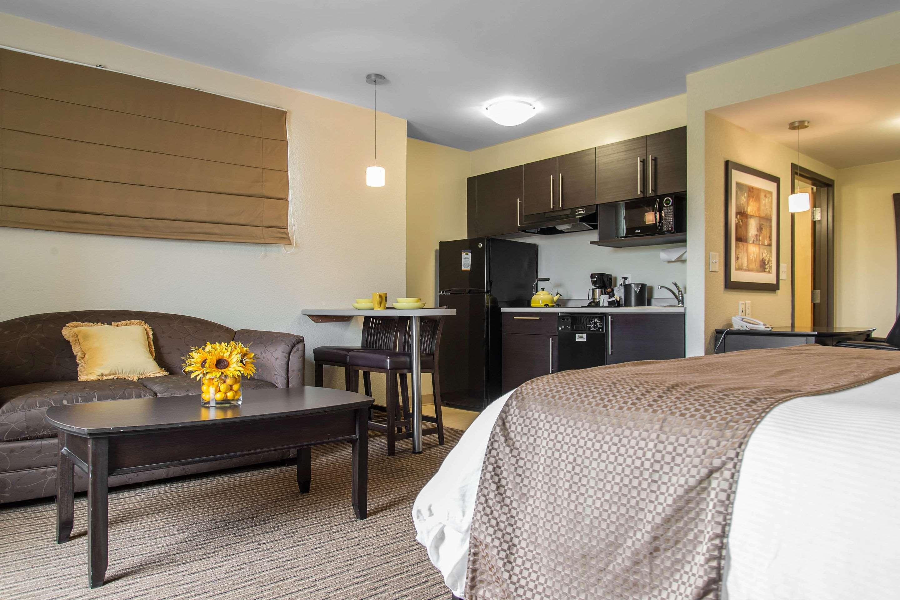 EFFICIENCY, SUITE, KING BED