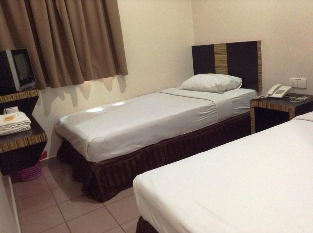 ROOM, TWIN BEDS