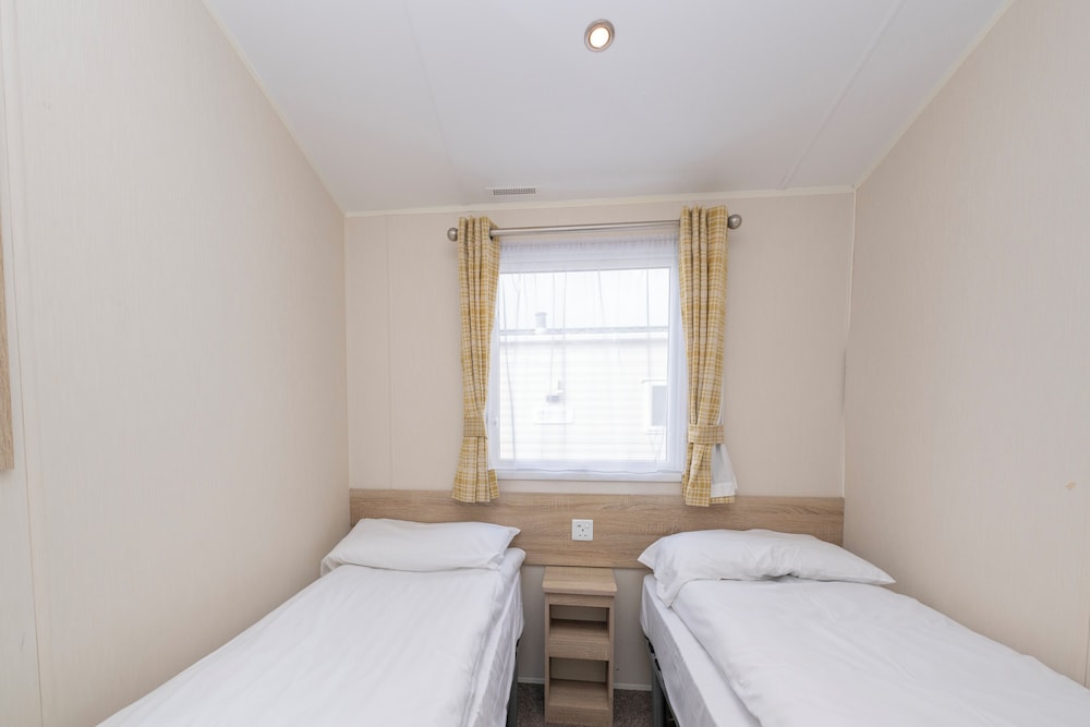 Suncrest, Twin Beds, Sofa