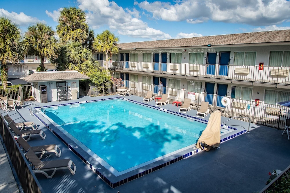 Motel6 Kissimmee, FL - Orlando 8/64