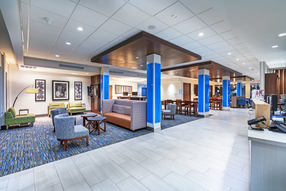 Holiday Inn Express & Suites Parsons 15/39