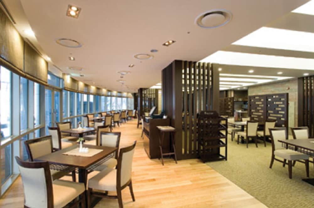 Mayhills Resort 40/50