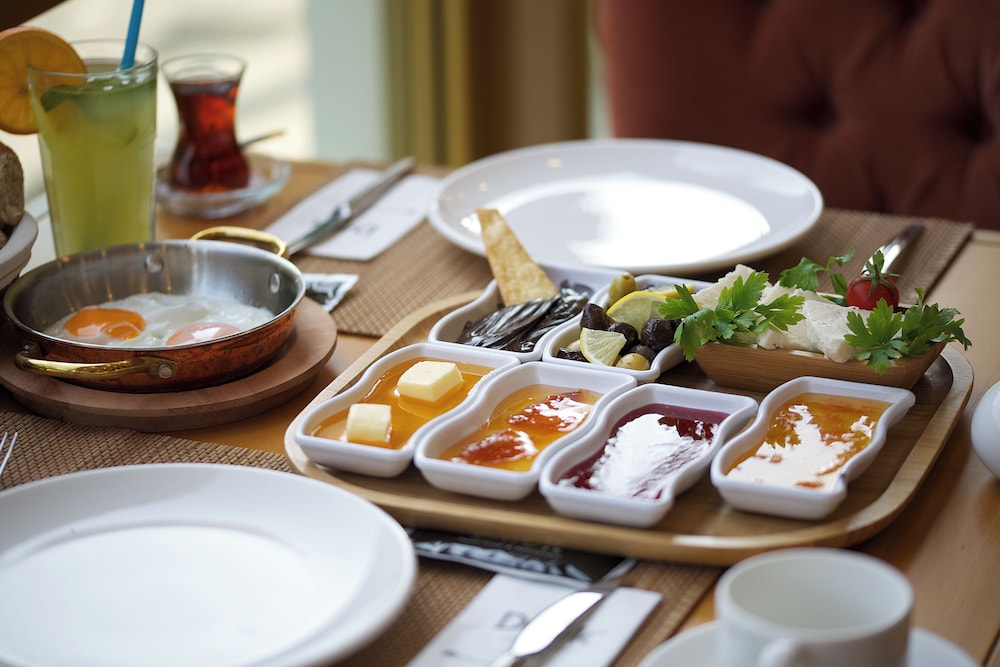 HOTEL EMIRHAN PALACE 34/67