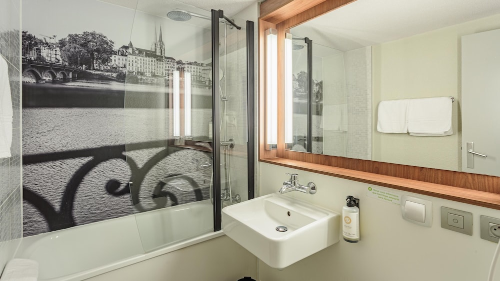 Hotel Campanile Grenoble Nord Saint Egreve 45/47