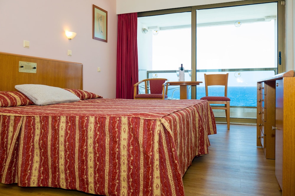Blue Sky City Beach Hotel - Adults Only 8/33