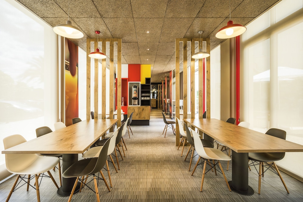 Ibis Sevilla 68/73