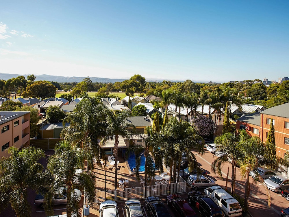 Mantra Meridien Adelaide 47/53