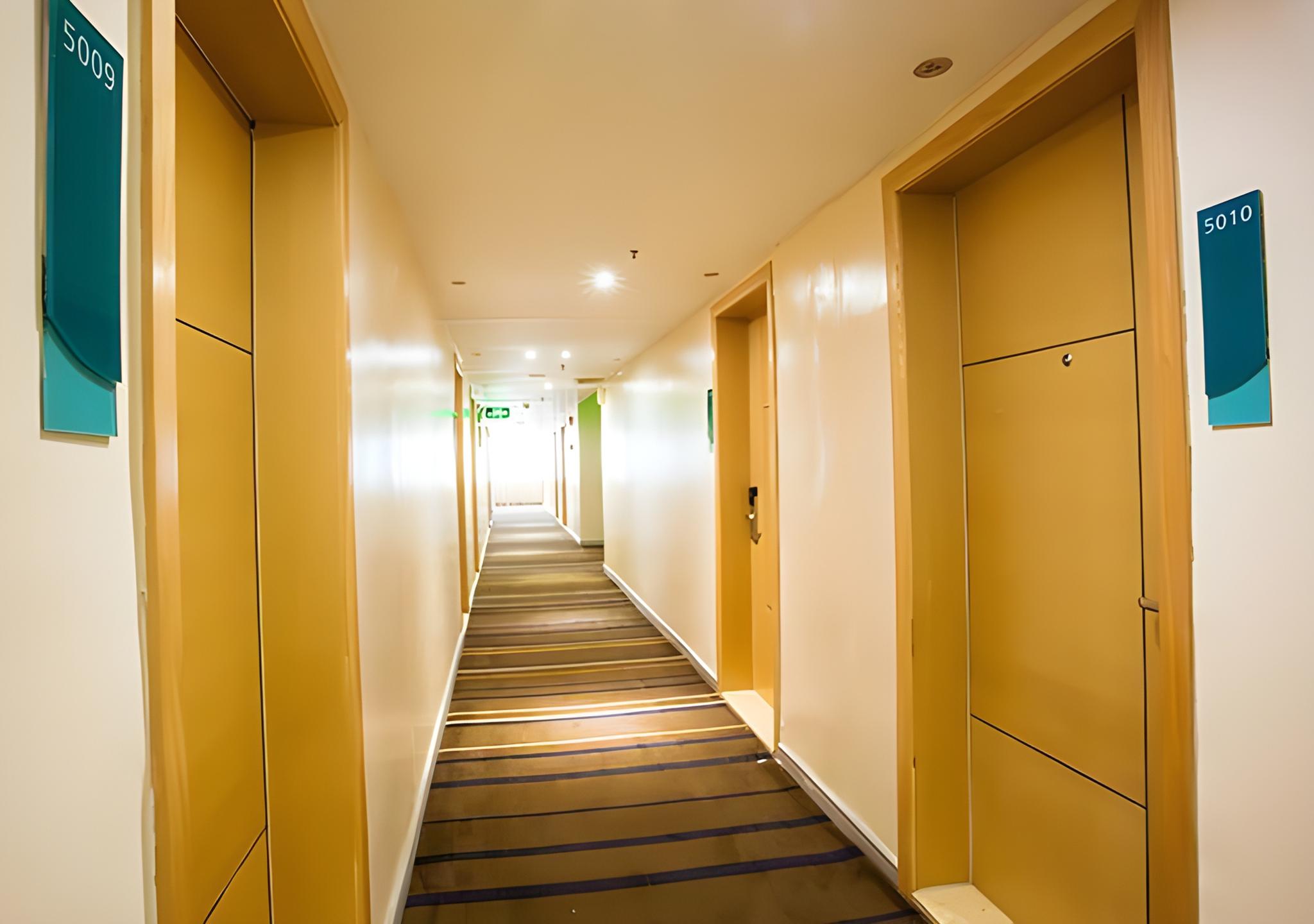 City Comfort Inn (Hezhou Guposhan Avenue) 31/48