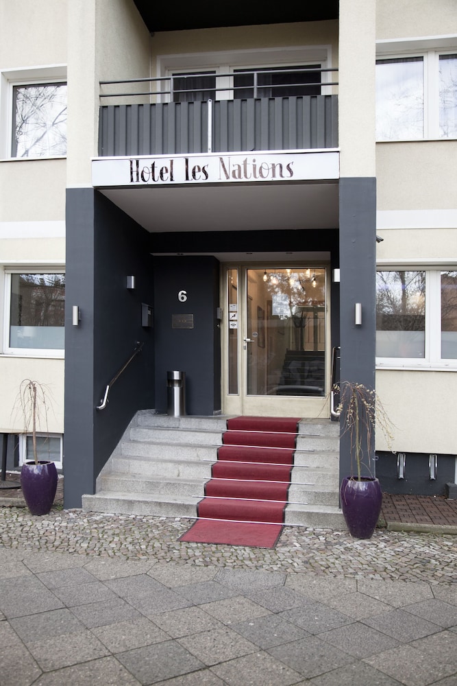 Hotel Les Nations 65/77