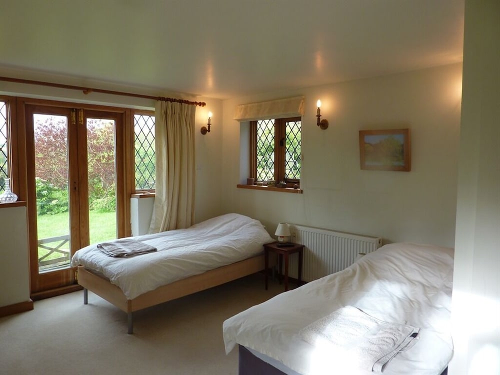 Dunsfold B&amp;B 16/44