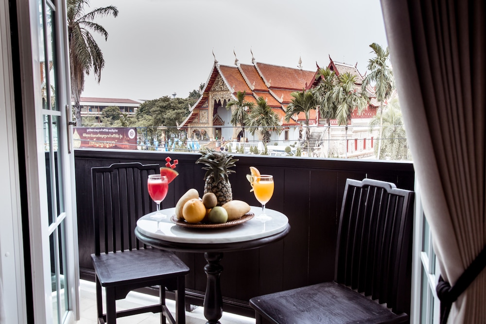 99 The Heritage Hotel 44/63