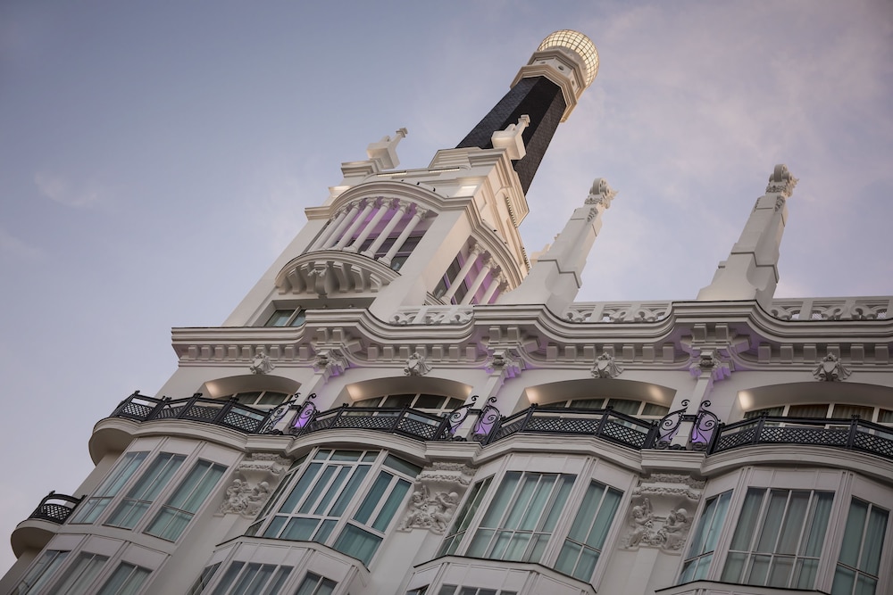 ME Madrid Reina Victoria 1/50