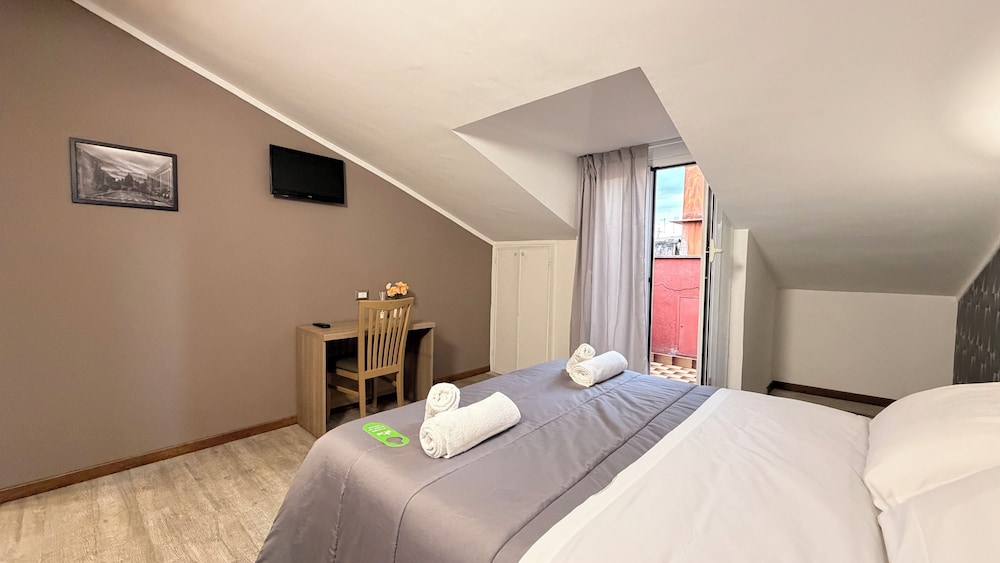 ROOM, DOUBLE BED, BALCONY