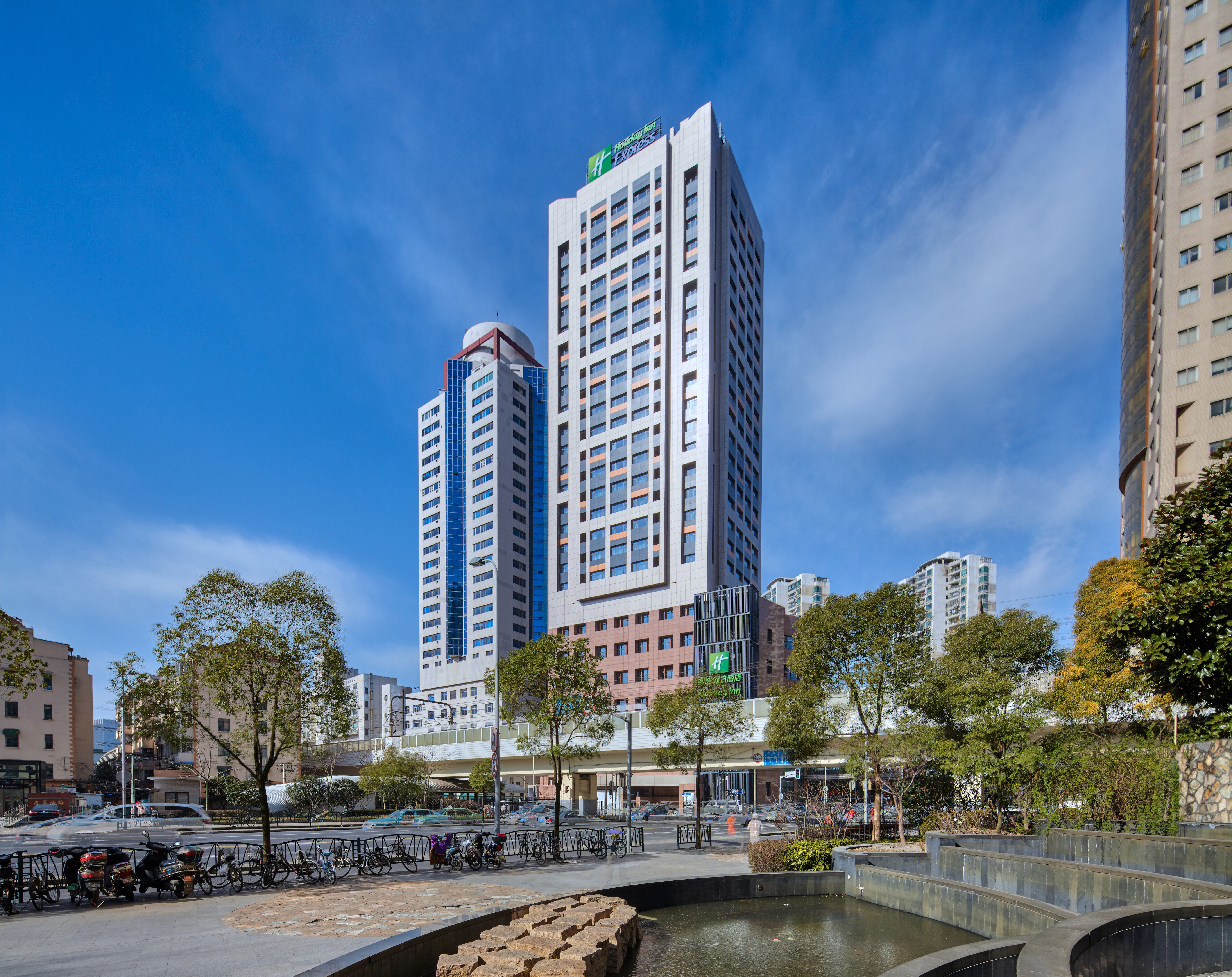 Holiday Inn Express Shanghai Zhenping in SHANGHAI