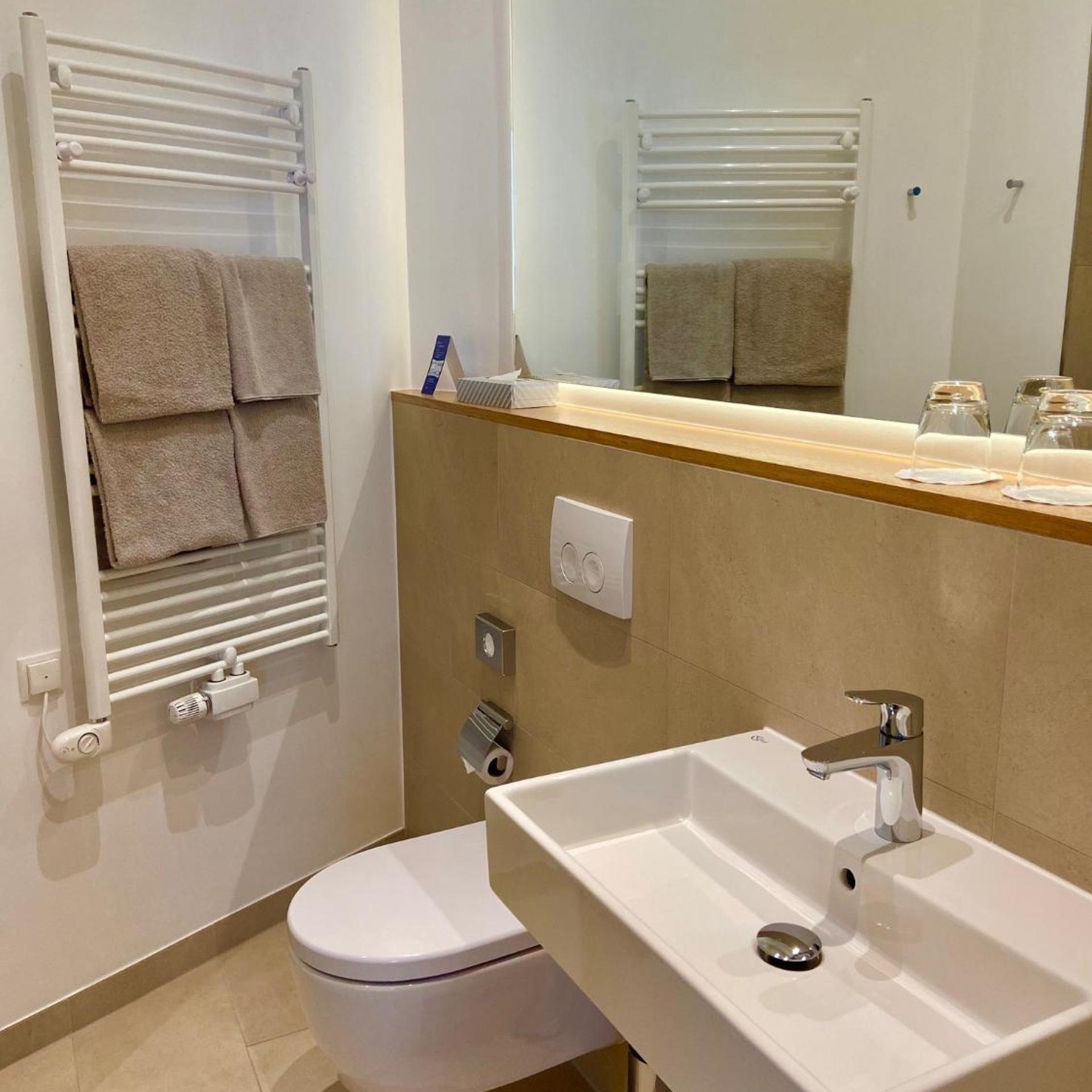 Hotel 38 45/49